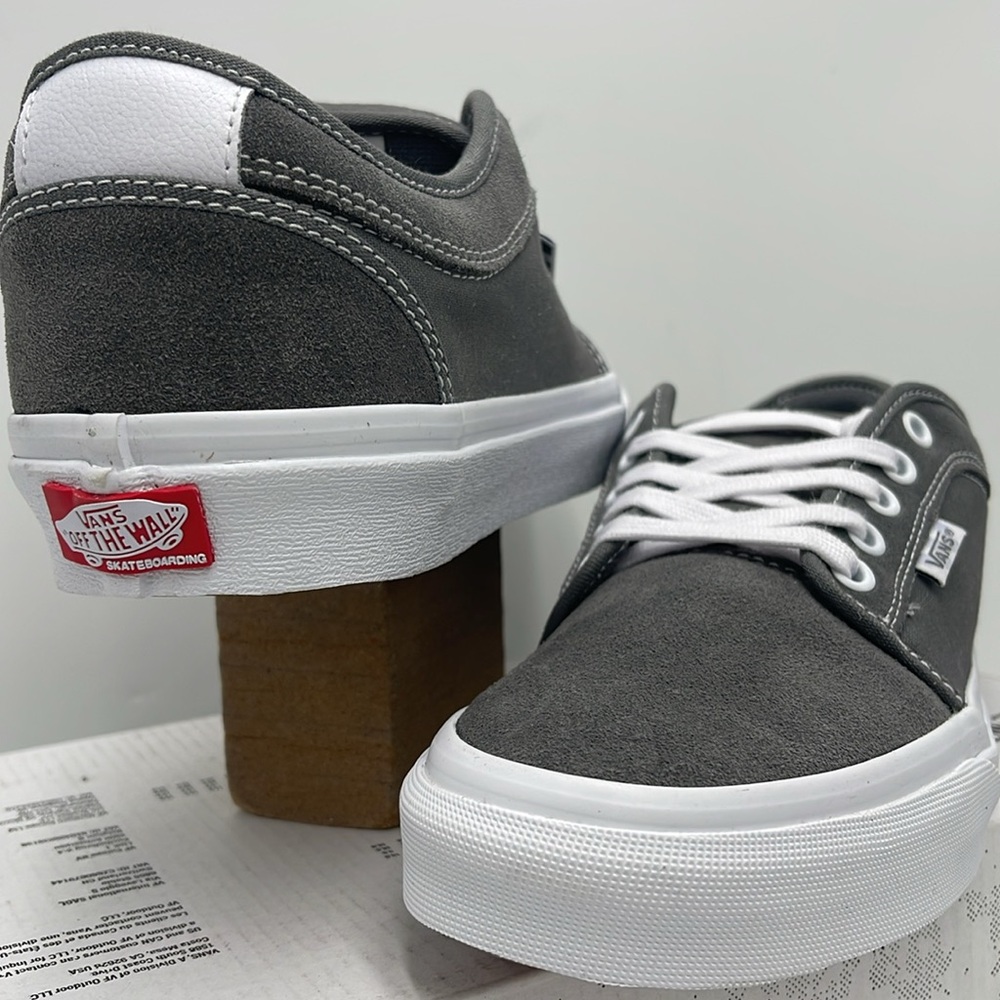 Vans Men's Gray Canvas Sneakers Skate Chukka L
Pewter/True White
VN0A4BX4195 - Picture 9 of 16